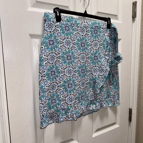 LOFT | Medallion Ruffle Wrap Skirt - Picture 11 of 14